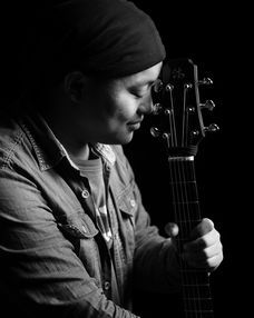 吉他中国专访国内著名青年指弹吉他演奏家 宋依凡